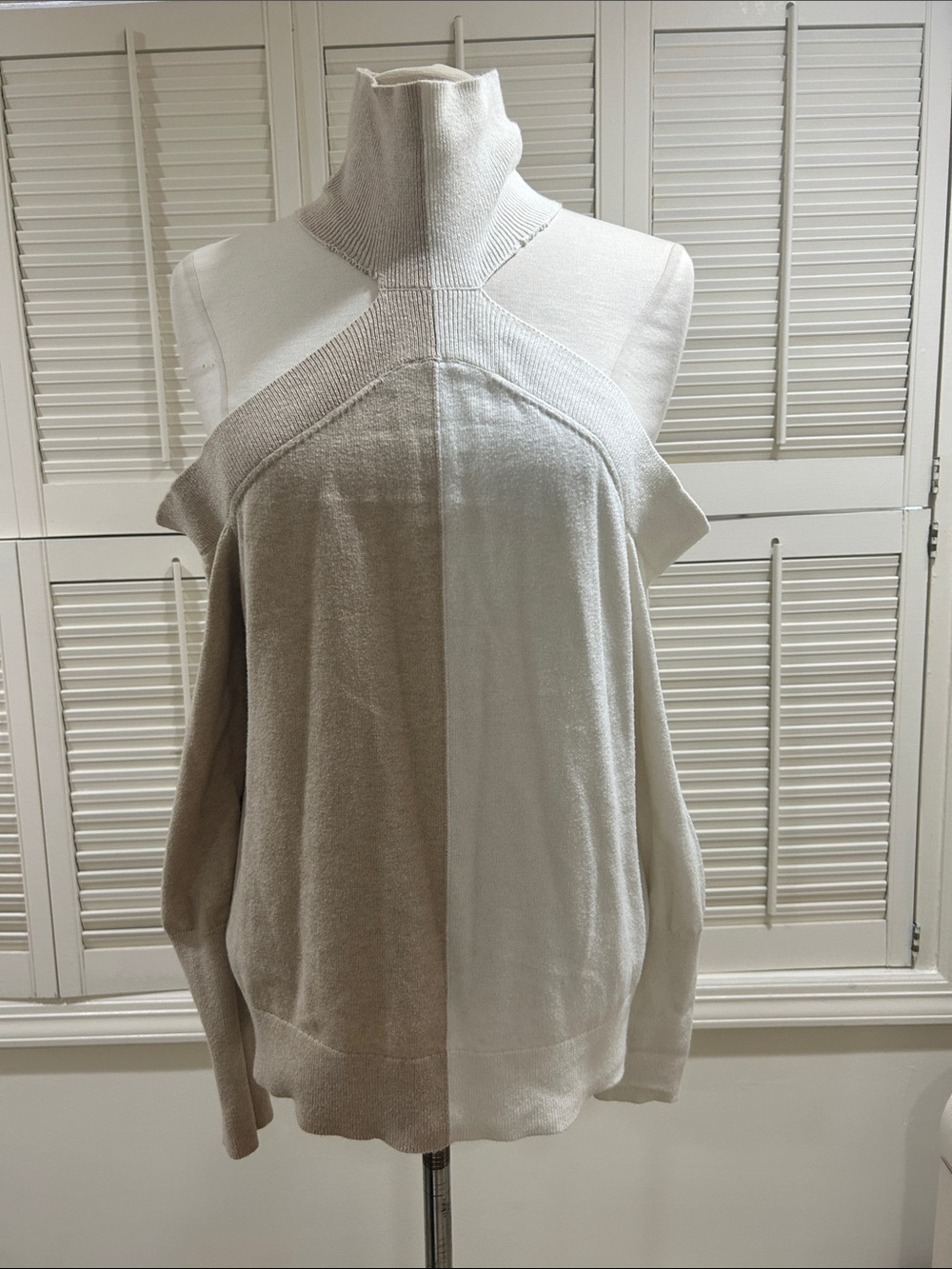 525 America Cold-Shoulder Turtleneck Sweater in Two-Tone Cream